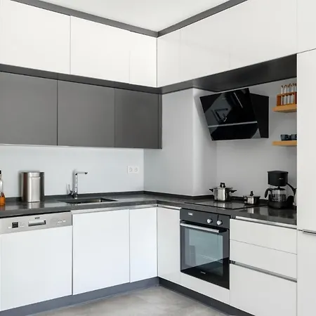 Luminous Flat 7 Min To Arcadium Mall In *