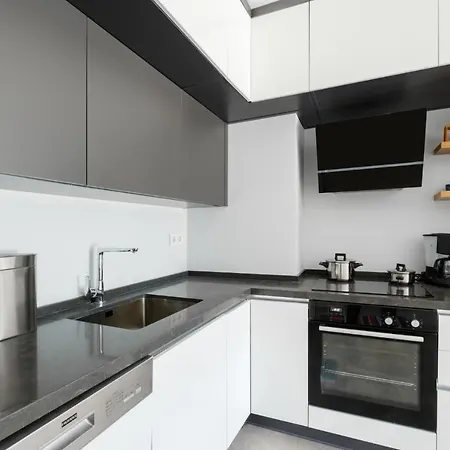 Luminous Flat 7 Min To Arcadium Mall In Apartment *